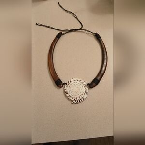 Shell wood necklace
